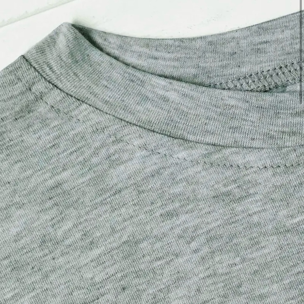 🆕 Women’s Graphic Tshirt - Picture 3 of 5